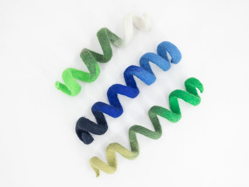 Wool Felt Fetch Cat Toy in Multicolor Shades | Gradient Spiral Play Toys for Cat | Curly Roll Interactive Cat Toys
