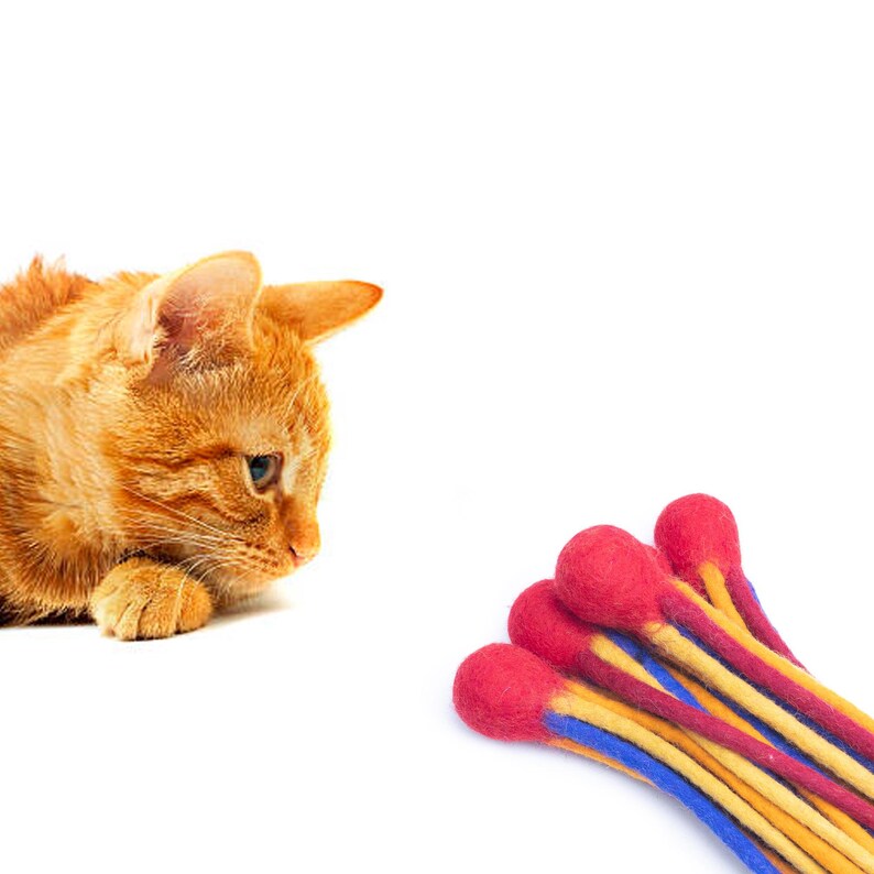 25cm Wool Felt Cat Feather Rattle Toy | Interactive Teaser Toys for Cats | Ecofriendly Pet Toys | Gifts for Cat Lovers | Durable Pet Toys